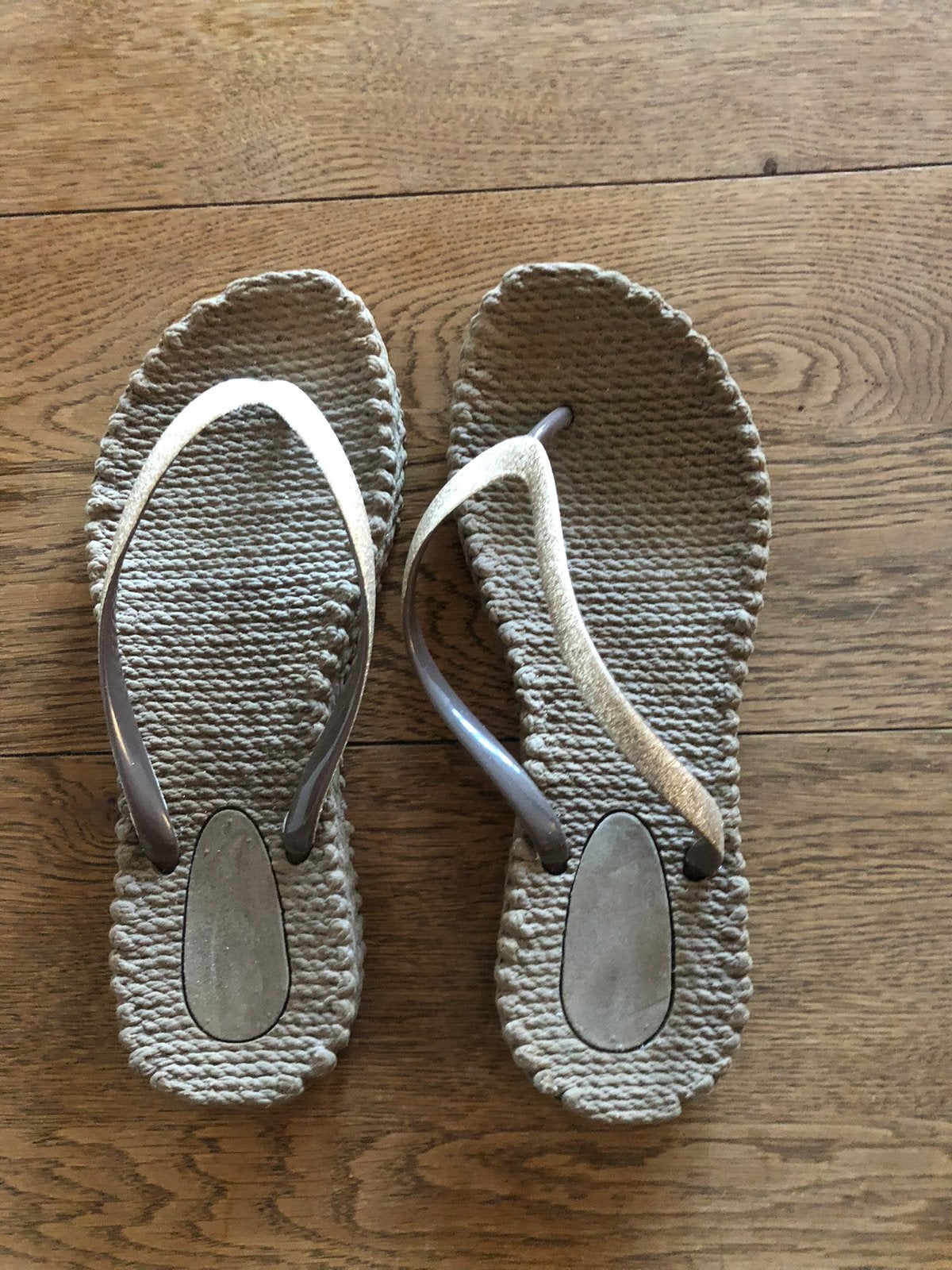 WAlKX Active Slippers Bruin Goud Randje 39, Kleding | Dames, Bruin, Zo goed als nieuw, Ophalen, Slippers
