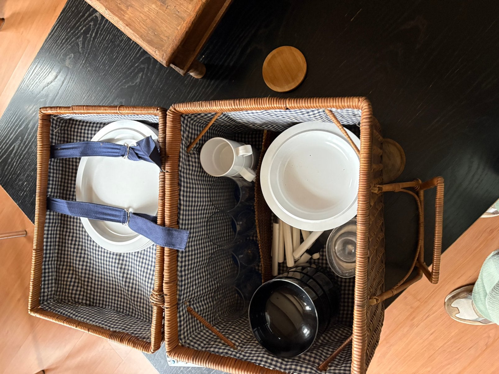 Picknick mand met inhoud, Ophalen, Gebruikt