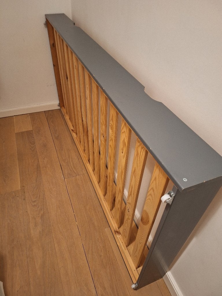 logeerbed/ onderschuifbed met vaste lattenbodem, kleur grijs, Ophalen, Zo goed als nieuw, Eenpersoons, 90 cm