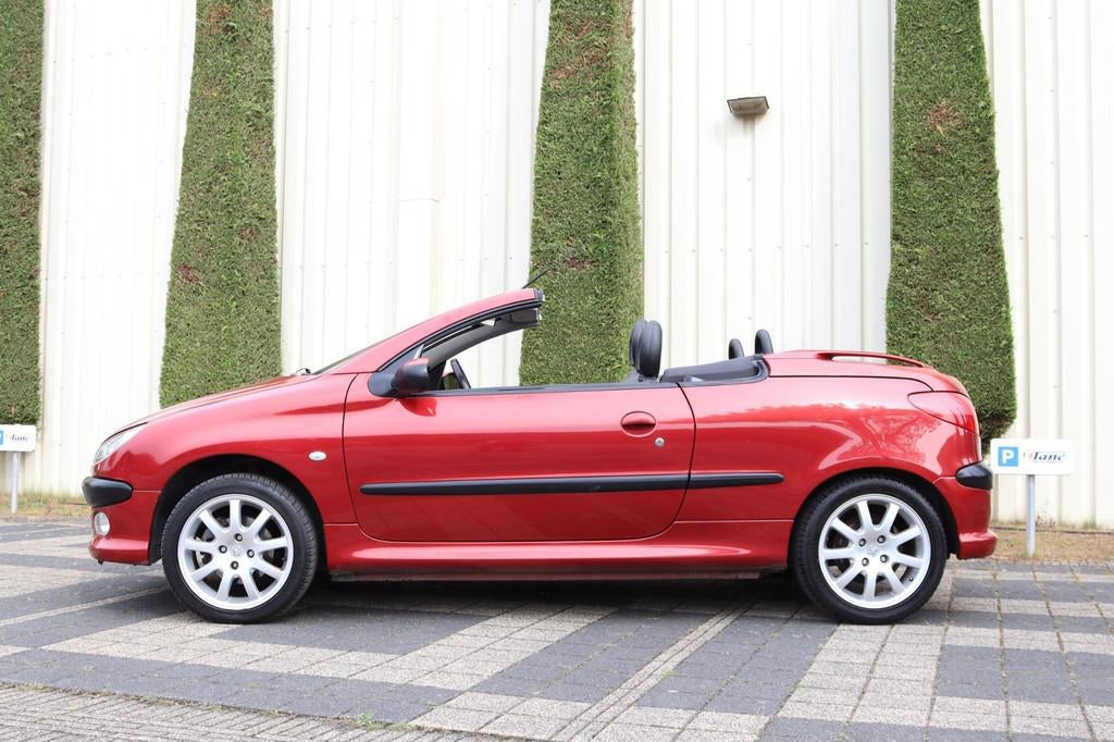 Peugeot 206 CC 2.0-16V Cabrio, Climate Control, 136 pk, Gebruikt, Zwart, Cabriolet