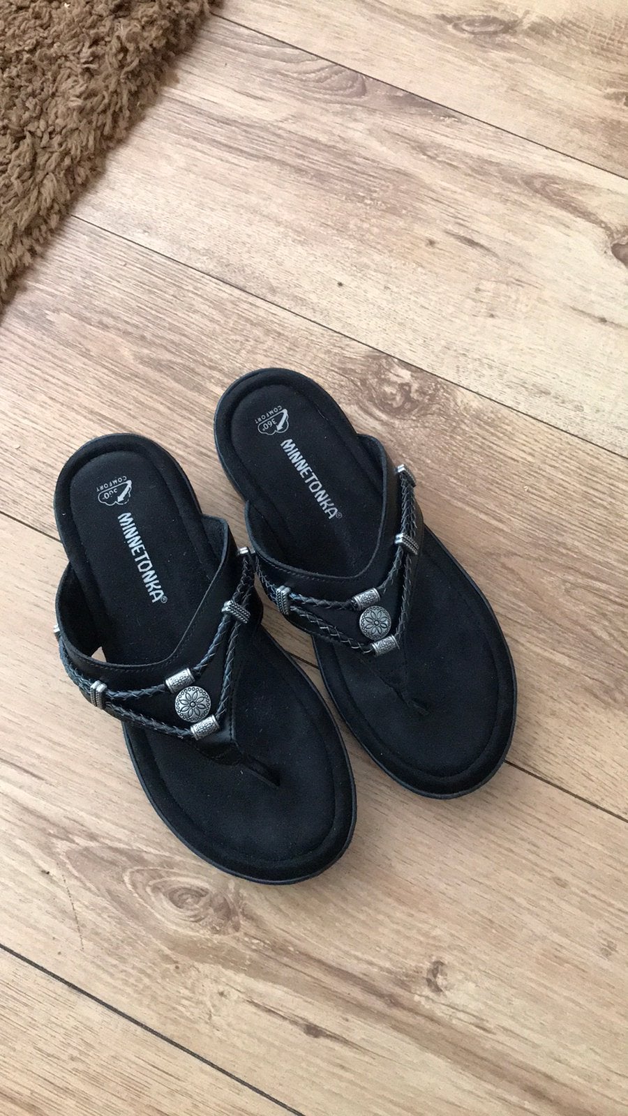 Minnetonka, slippers, zwart, mt 38, Ophalen of Verzenden, Zo goed als nieuw, Zwart, Overige typen