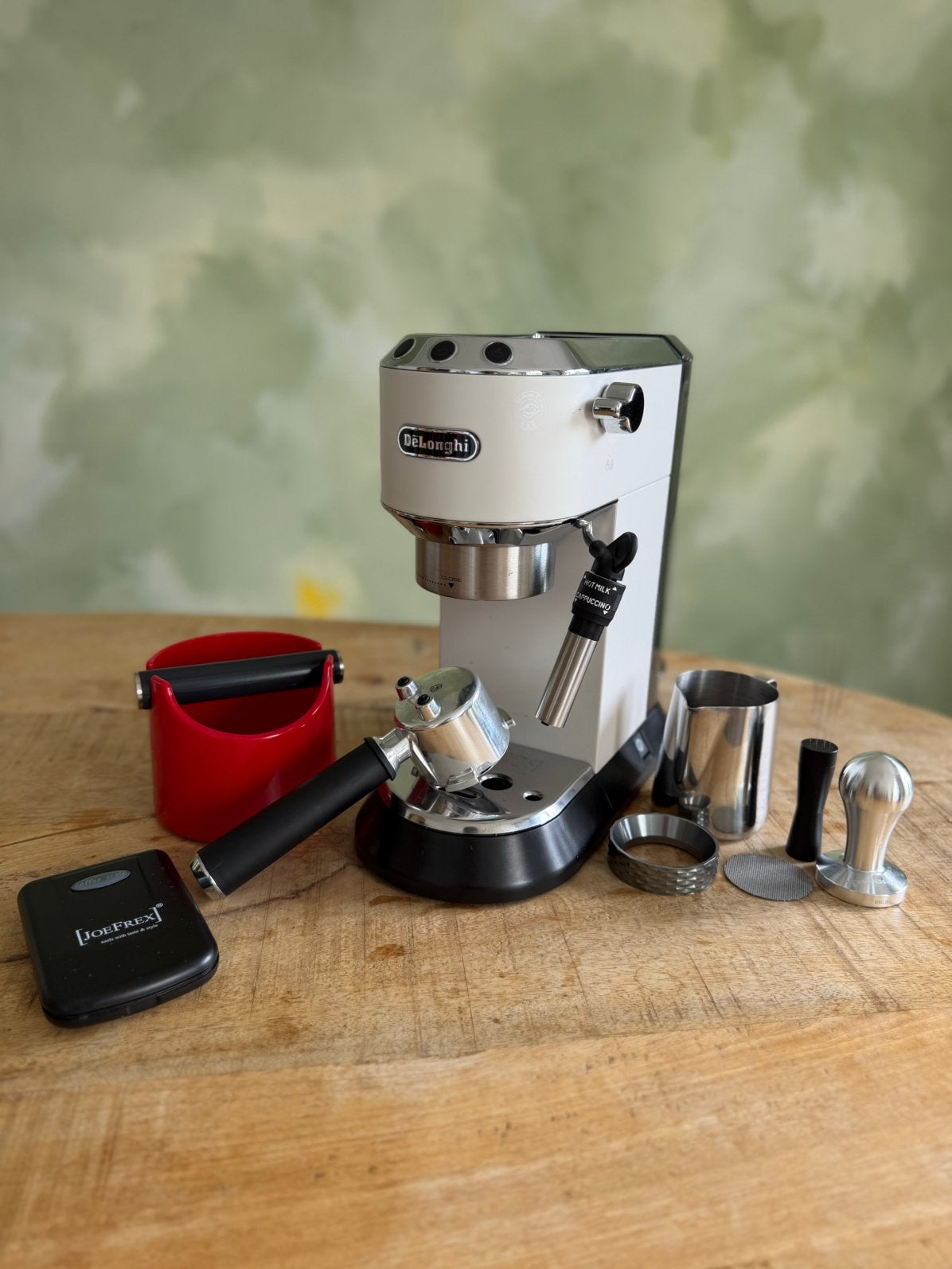 De’Longhi Dedica EC685.W wit + complete barista-set, Ophalen, Espresso apparaat, Gemalen koffie, Zo goed als nieuw