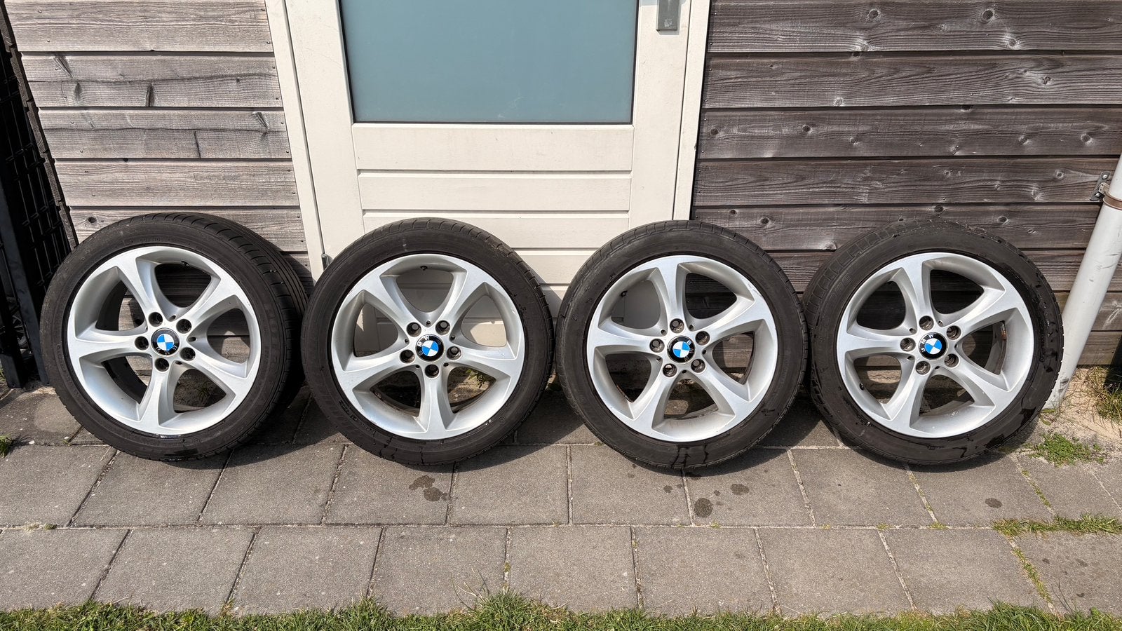 BMW 1-serie org 17inch velgen + nieuwe naafkappen, Ophalen, Zo goed als nieuw
