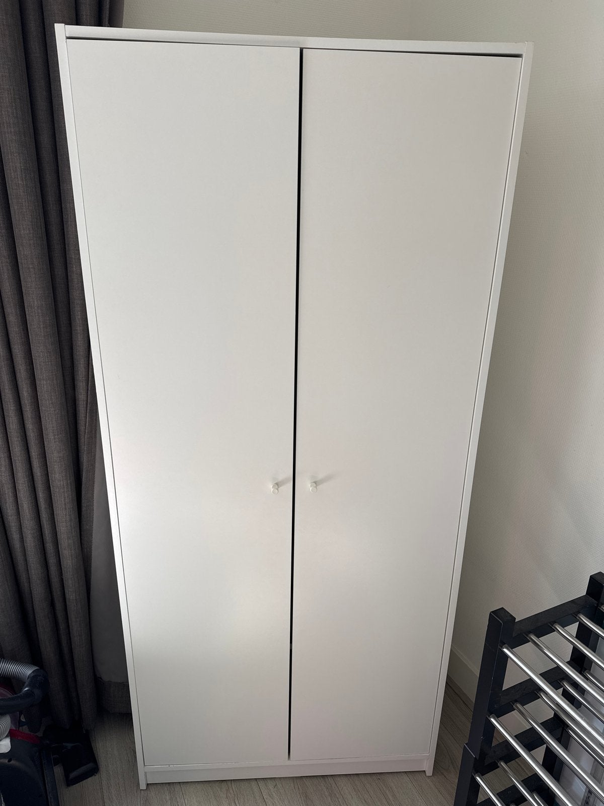 Witte IKEA kledingkast gratis af te halen, Huis en Inrichting, Kasten | Kledingkasten, Ophalen, Gebruikt, 50 tot 100 cm, 150 tot 200 cm