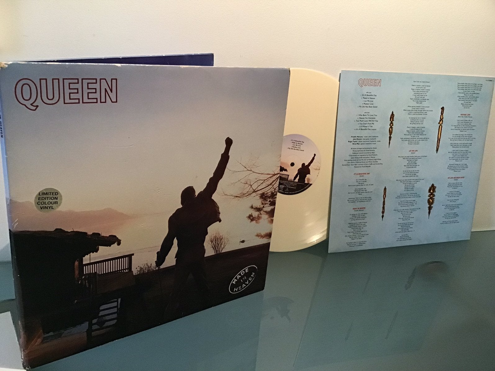 Queen – Made In Heaven LP Ivory kleur + 3 posters + sticker, Cd's en Dvd's, LP, Gebruikt, Ophalen of Verzenden, Inclusief poster