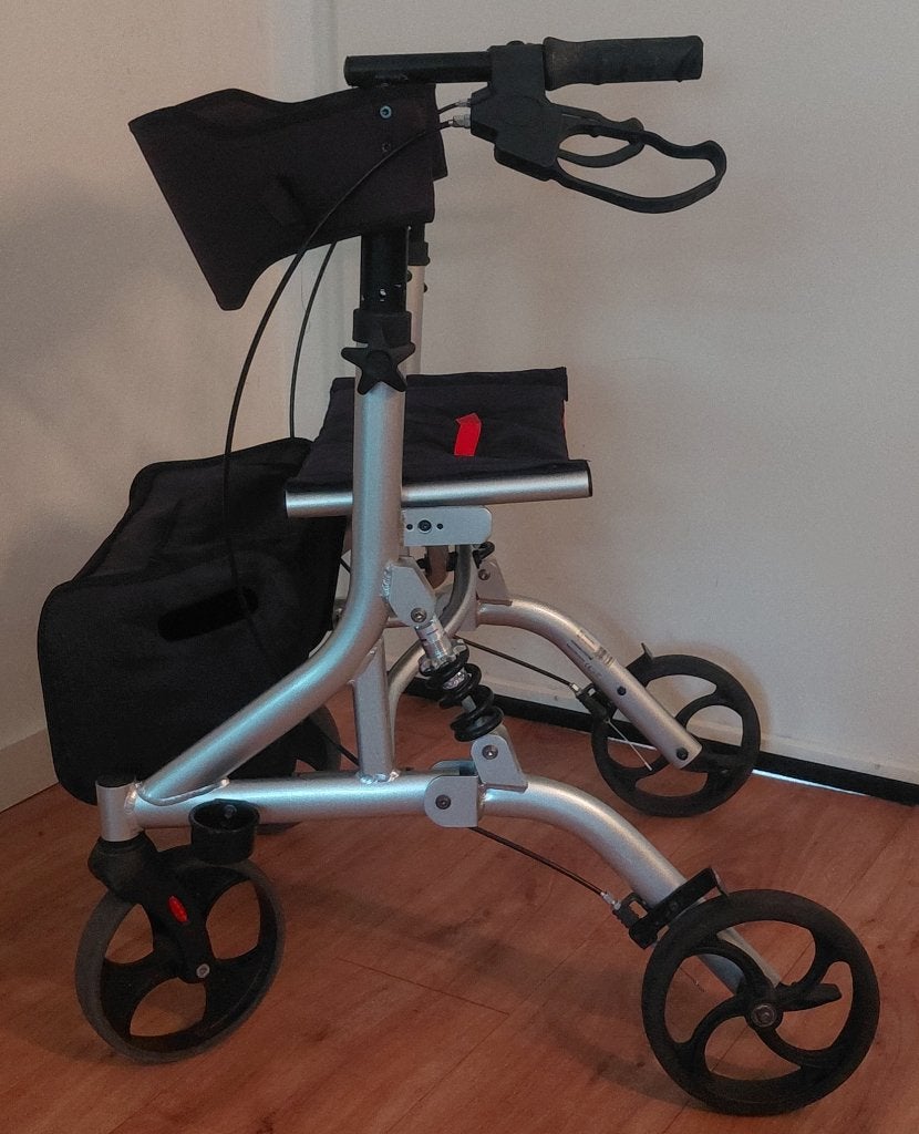 Rollator  Drive DeVilbiss + vering + Tas + Rugsteun ( 9 kg ), Ophalen, Lichtgewicht, Zo goed als nieuw