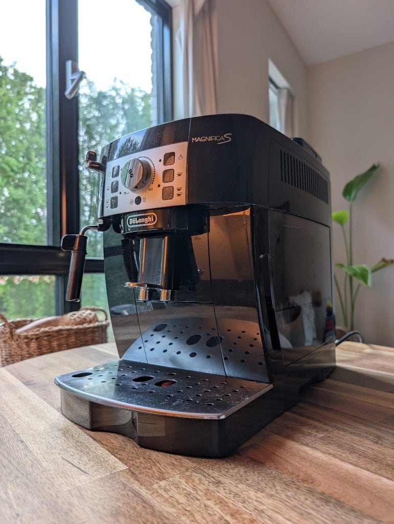 Delonghi Magnifica S, Witgoed en Apparatuur, Gebruikt, Koffiemachine, 2 tot 4 kopjes, Afneembaar waterreservoir