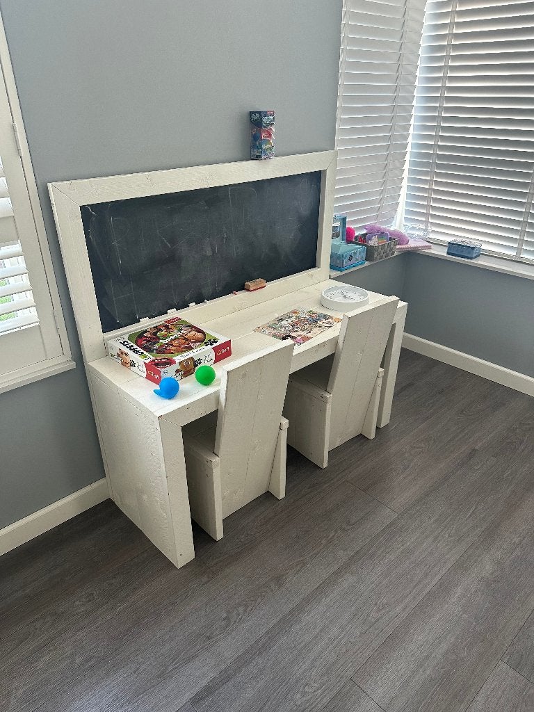 Kindermeubel met 2 stoeltjes, Kinderen en Baby's, Kinderkamer | Tafels en Stoelen, Ophalen, Zo goed als nieuw, Tafel(s) en Stoel(en)