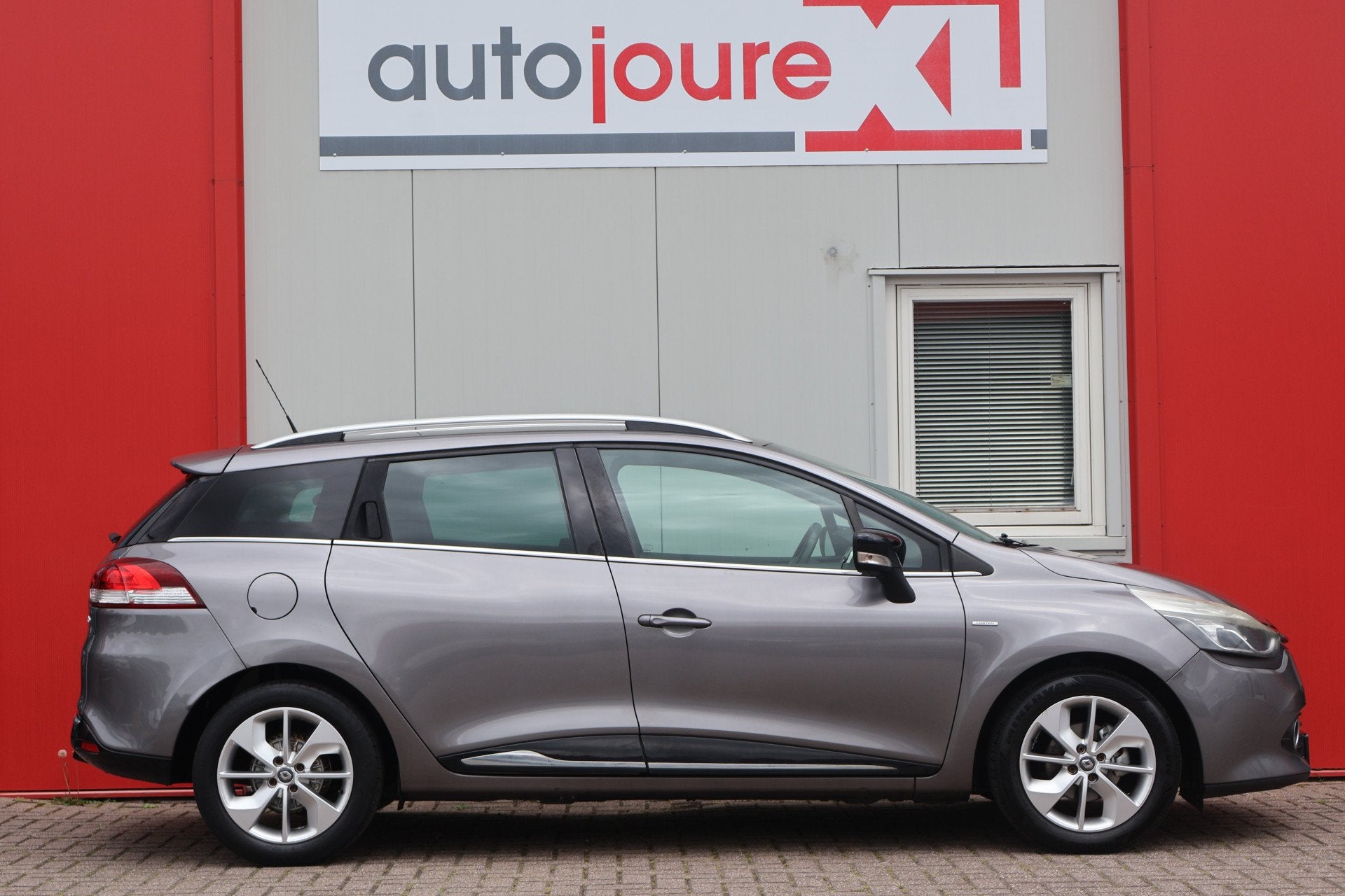 Renault Clio Estate 0.9 TCe Limited (bj 2016), Voorwielaandrijving, 898 cc, Stof, Gebruikt