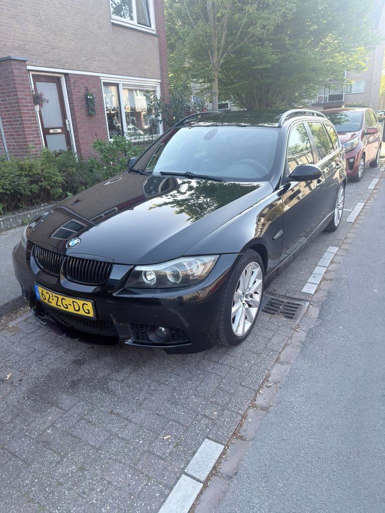 BMW 3-Serie E91 3.0L 325i Touring AUT 2008 Zwart, Automaat, 745 kg, Achterwielaandrijving, Zwart