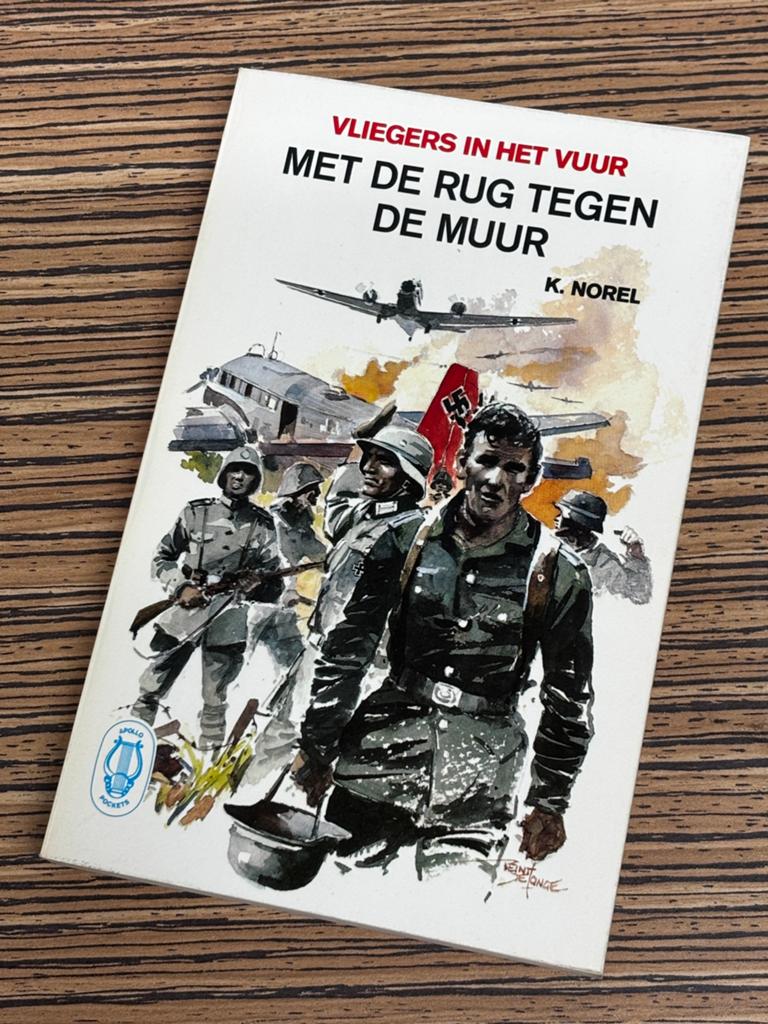 Met de rug tegen de muur, Ophalen of Verzenden, Tweede Wereldoorlog, Zo goed als nieuw