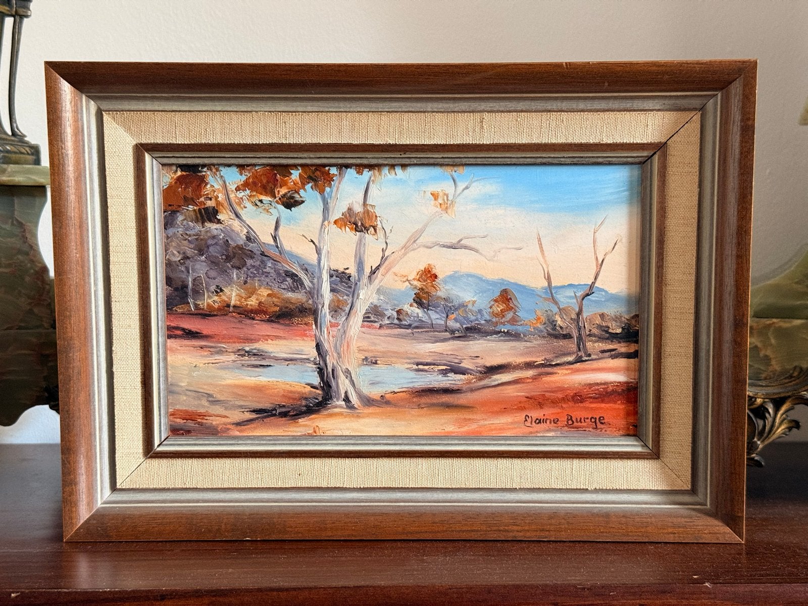 Elaine Burge - River Gum - Willochra Creek Flinders, Doek, Realistisch, Ophalen of Verzenden, Gesigneerd