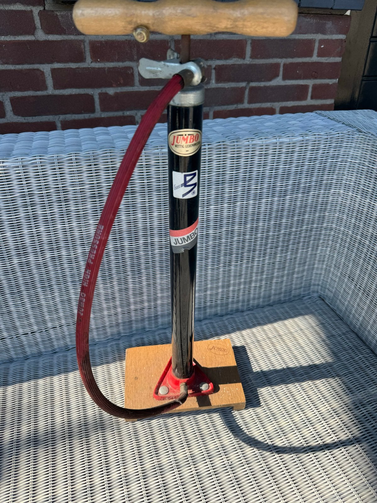 Jumbo fiets- of balpomp met houten handvat, Ophalen of Verzenden, Gebruikt