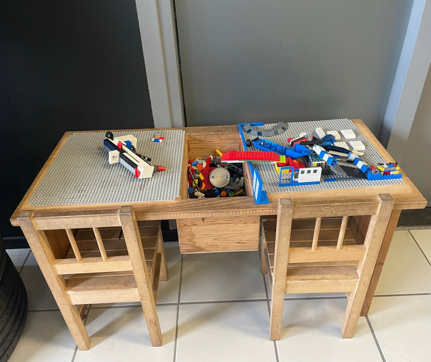 Houten Legotafel met 2 stoelen, Ophalen, Gebruikt