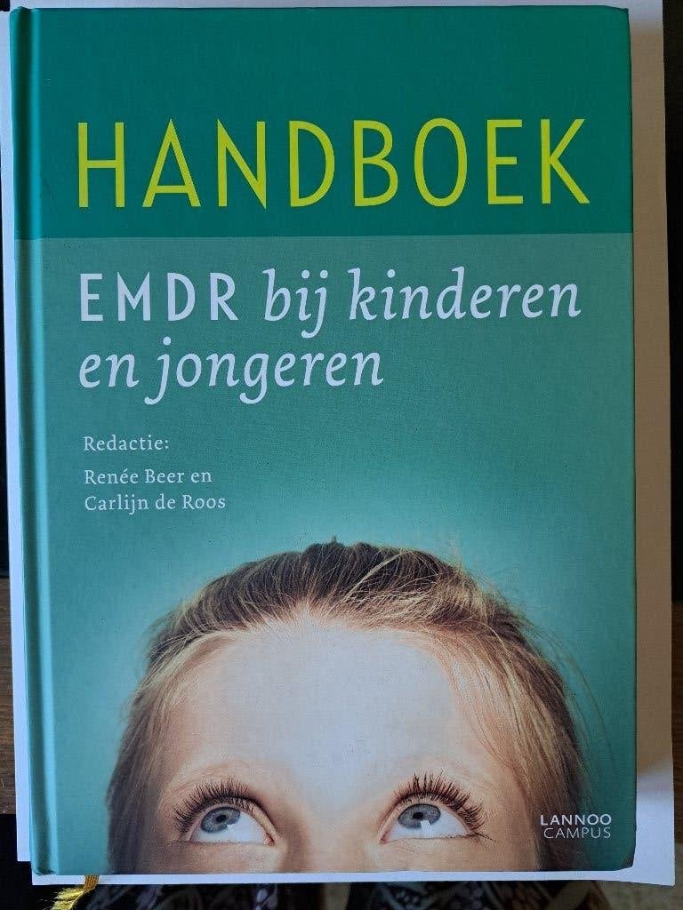 Handboek EMDR bij kinderen en jongeren, Klinische psychologie, Renée Beer en Carlijn de Roos, Ophalen of Verzenden, Zo goed als nieuw