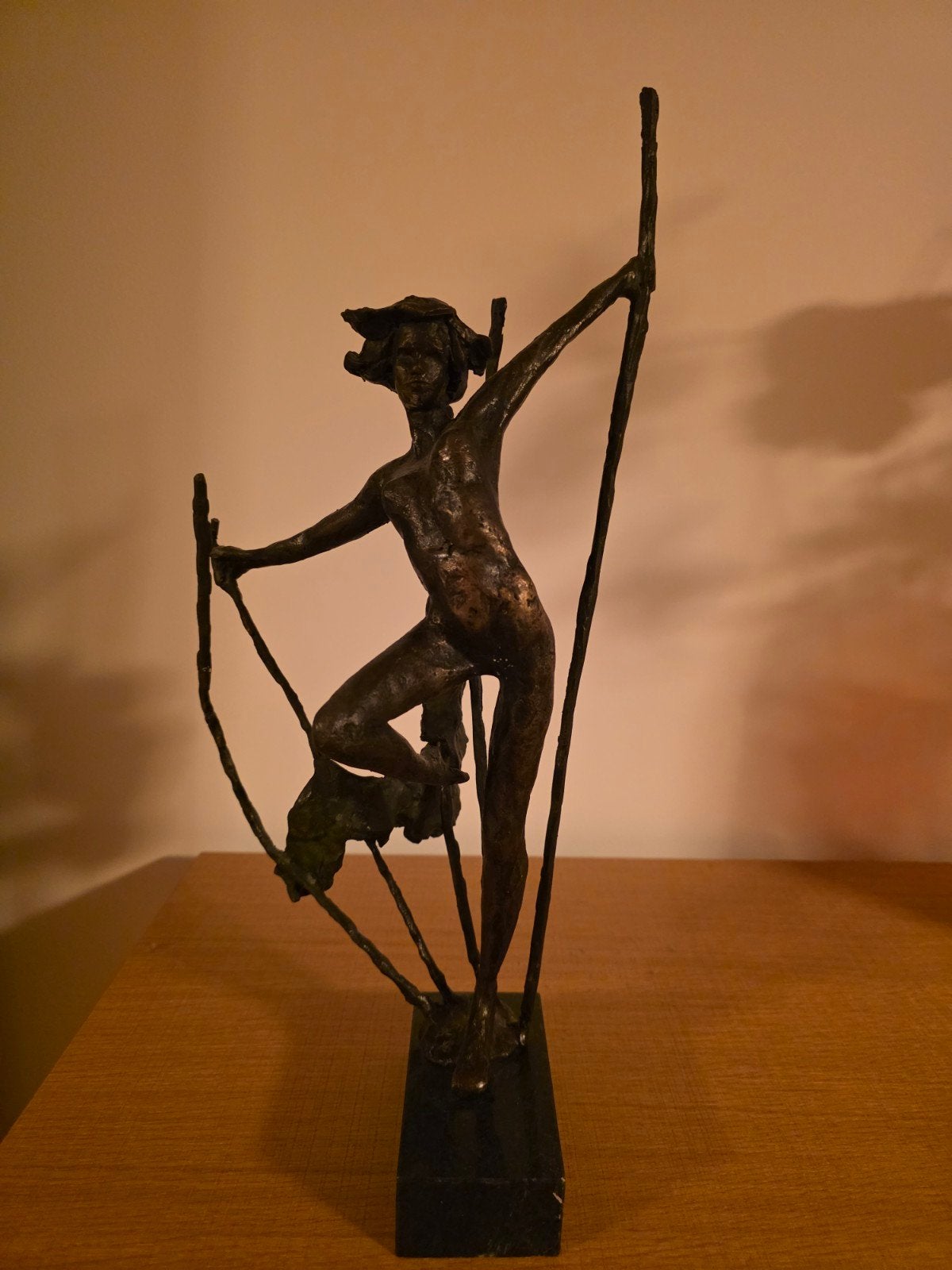 Bronzen beeld van een dansende figuur op sokkel, Ophalen, Gepatineerd, Brons, 20 - 50 cm