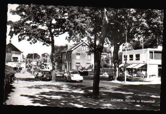 Lochem - Gezicht op Nieuwstad, met mooie oude auto's, Ophalen of Verzenden, 1960 tot 1980, Gelopen, Gelderland