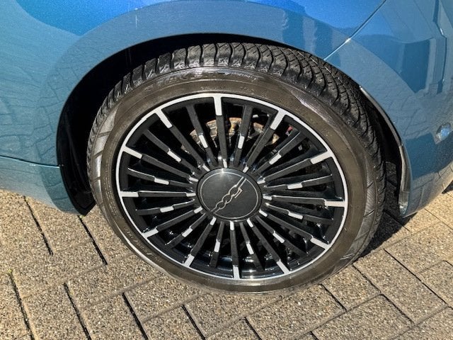 Fiat 500 e La Prima 42 kWh *pano *carplay *leder *stoelverw., Auto's, Dealer onderhouden, Gebruikt, 118 pk, 4 stoelen