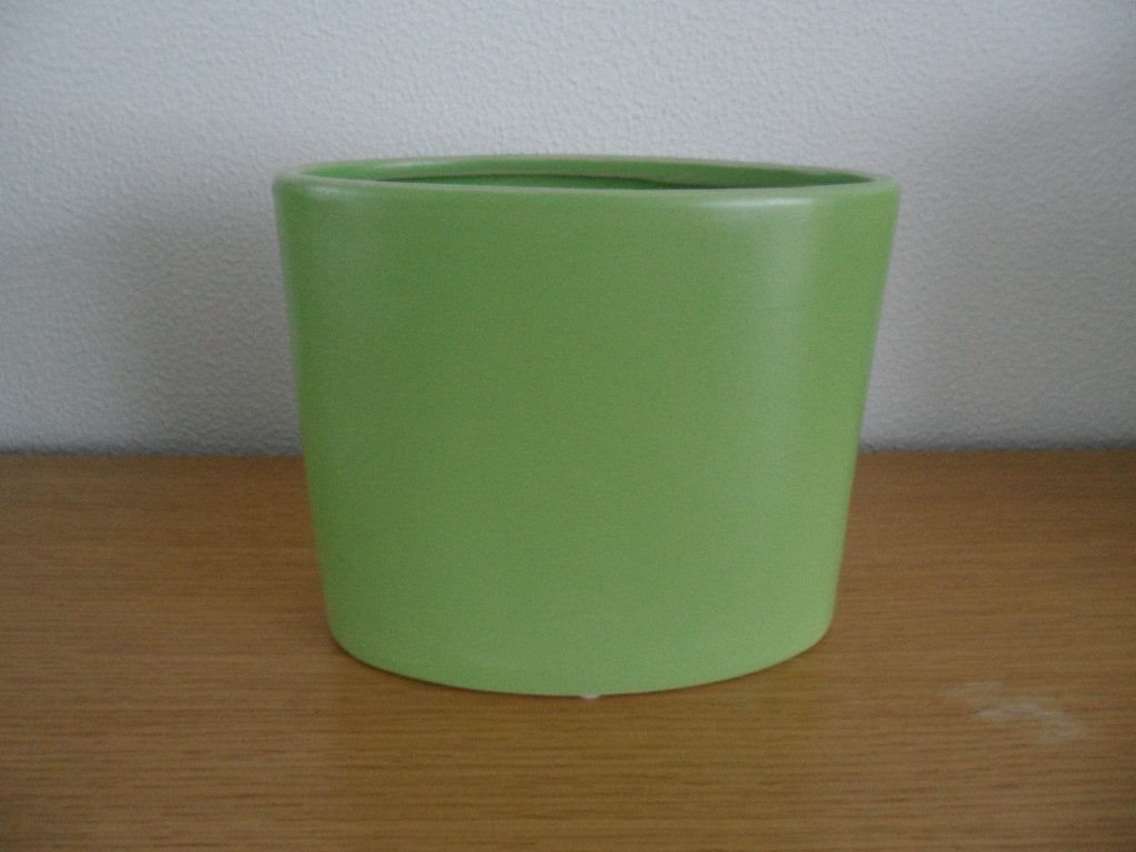 Lime ellyps vaas: lengte 19 cm, breedte 11 cm, hoogte 16 cm, Ophalen of Verzenden, Zo goed als nieuw