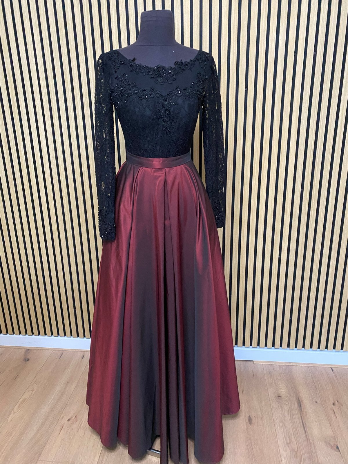 Elegante Abiye Galajurk - Zwart Kant & Bordeaux Satijn, Maat 38/40 (M), Galajurk, Zwart, Ophalen of Verzenden