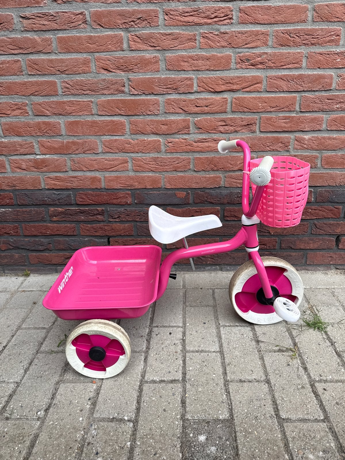 Roze Winther driewieler met bakje en mandje, Fietsen en Brommers, Fietsen | Driewielers, Ophalen, Gebruikt, Terugtraprem