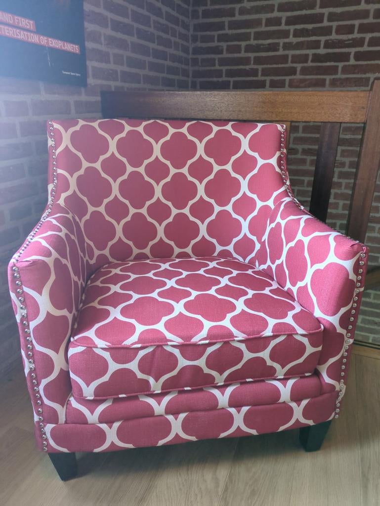 Stijlvolle fauteuil rood/wit patroon, zo goed als nieuw, Huis en Inrichting, Fauteuils, Ophalen, 75 tot 100 cm, Zo goed als nieuw