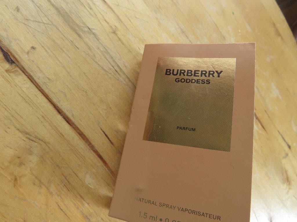 Burberry goddes parfum miniatuur 1,5 ml, Verzamelen, Parfumverzamelingen, Ophalen of Verzenden, Zo goed als nieuw, Miniatuur, Gevuld