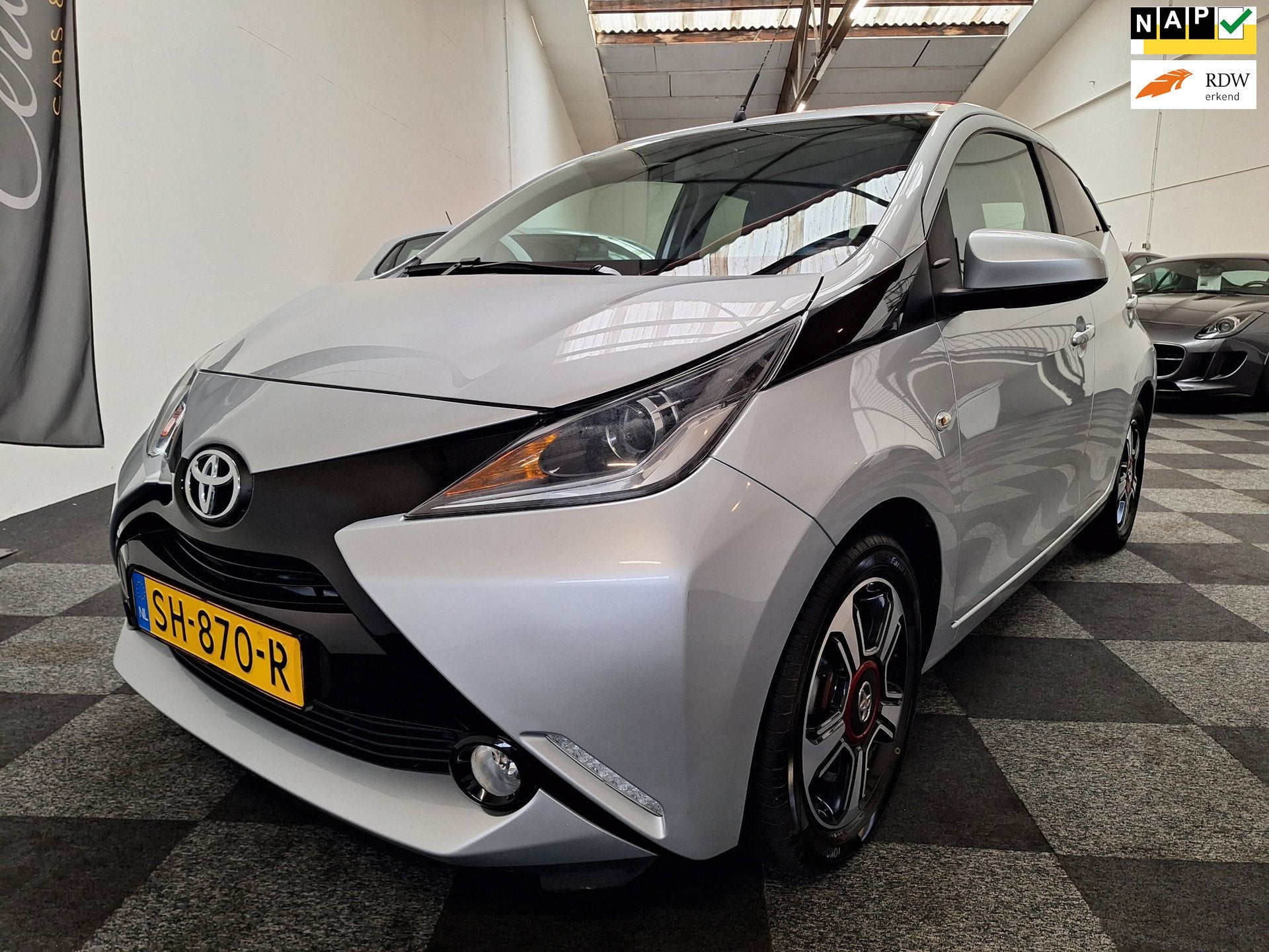 Toyota Aygo X-pose uitv. Cabrio. Full opties. 65.000 km. NAP, Auto's, Gebruikt, Euro 6, 4 stoelen, Leder en Stof