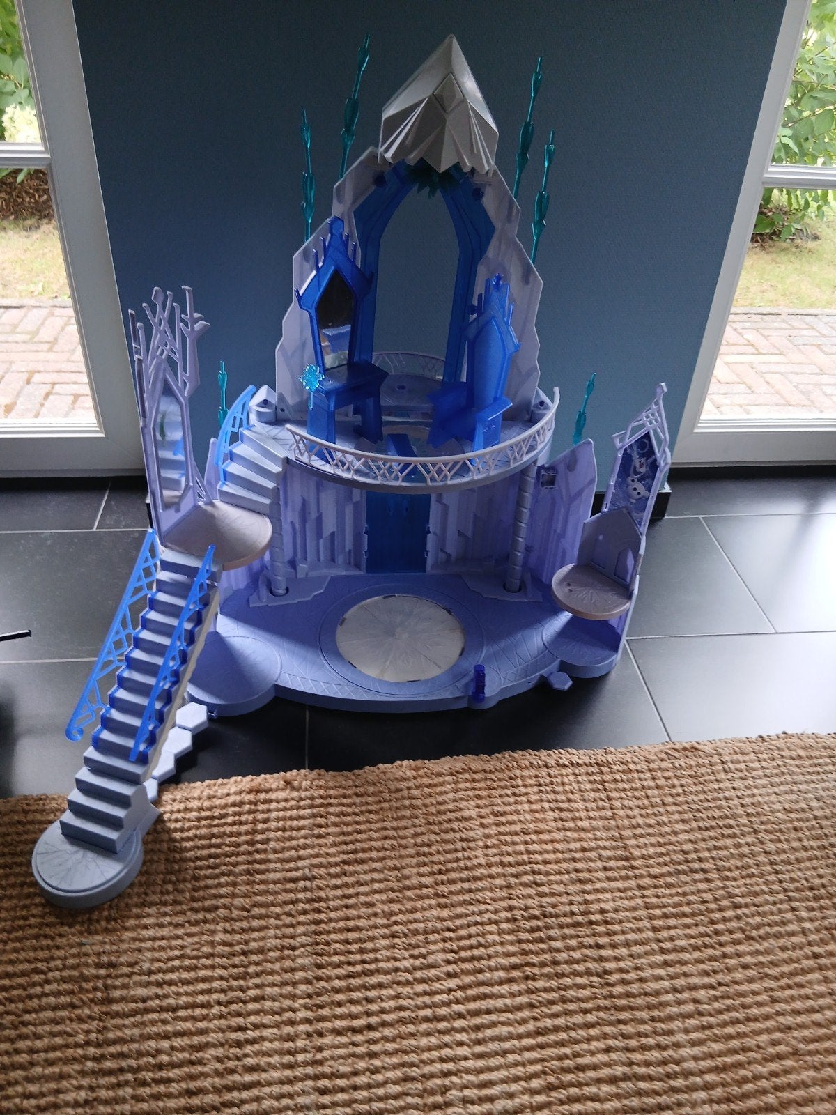 groot Frozen kasteel, Ophalen