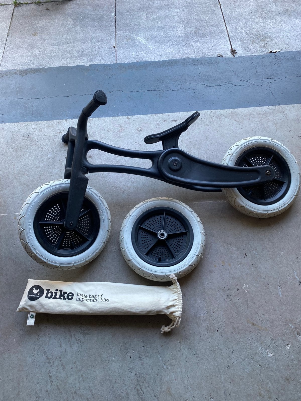 Wishbone Bike 3-in-1 Loopfiets Zwart met Witte Banden, Ophalen, Gebruikt, Loopfiets