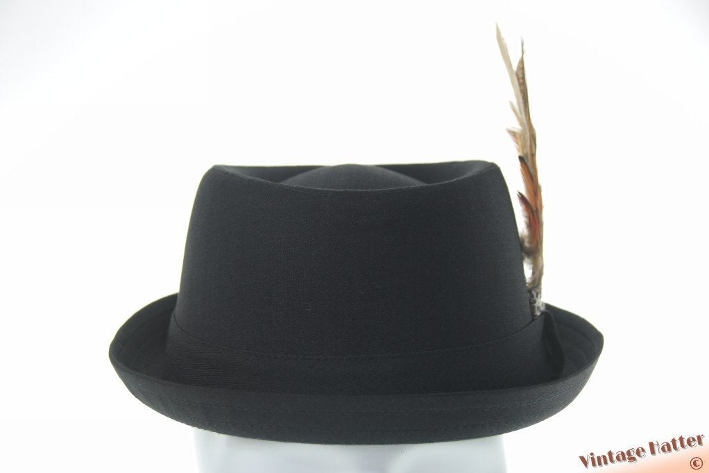 Porkpie hoed zwart katoen afneembare veren 57, 58, 59 nieuw, Ophalen of Verzenden, Nieuw, 58 of 59 cm (L, 7¼ of ⅜ inch), Hoed
