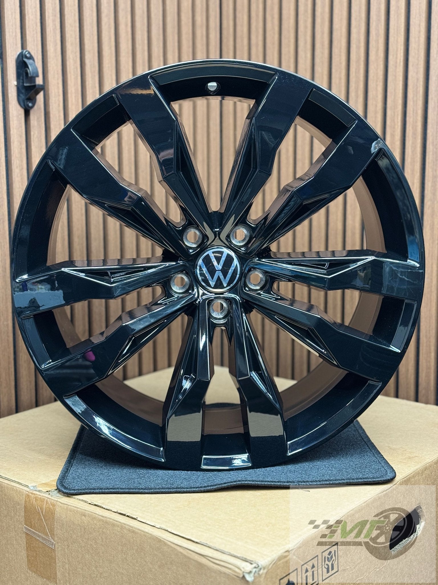 20" Vw Tiguan Tayron RLine SUZUKA BLACK 5NN601025Q BTW OEM, Auto-onderdelen, Velg(en), -, -, Nieuw