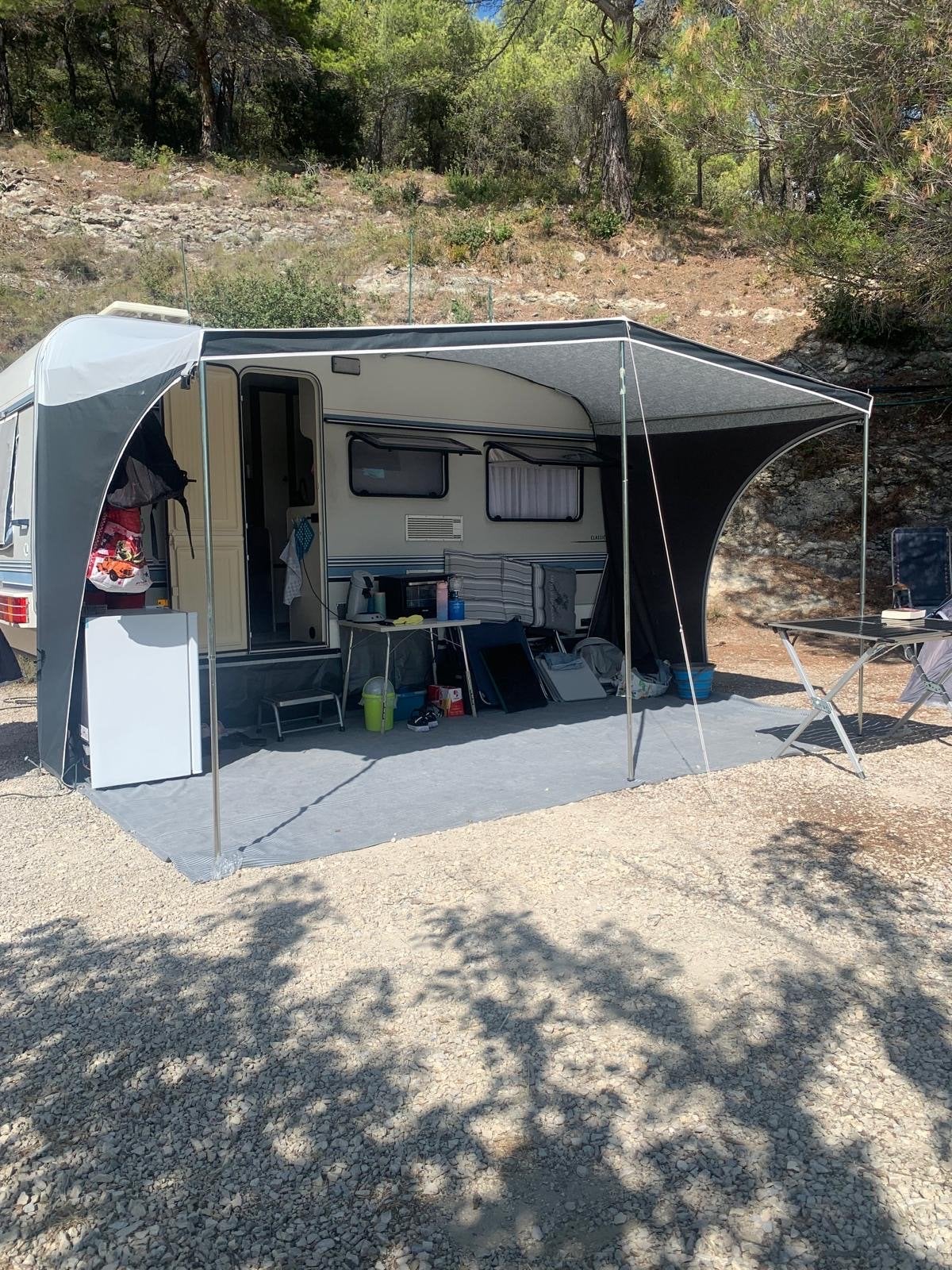 Hobby Classic Caravan 4.20 - Perfect voor uw vakantie!, Vast bed, Hobby, Treinzit, 750 - 1000 kg