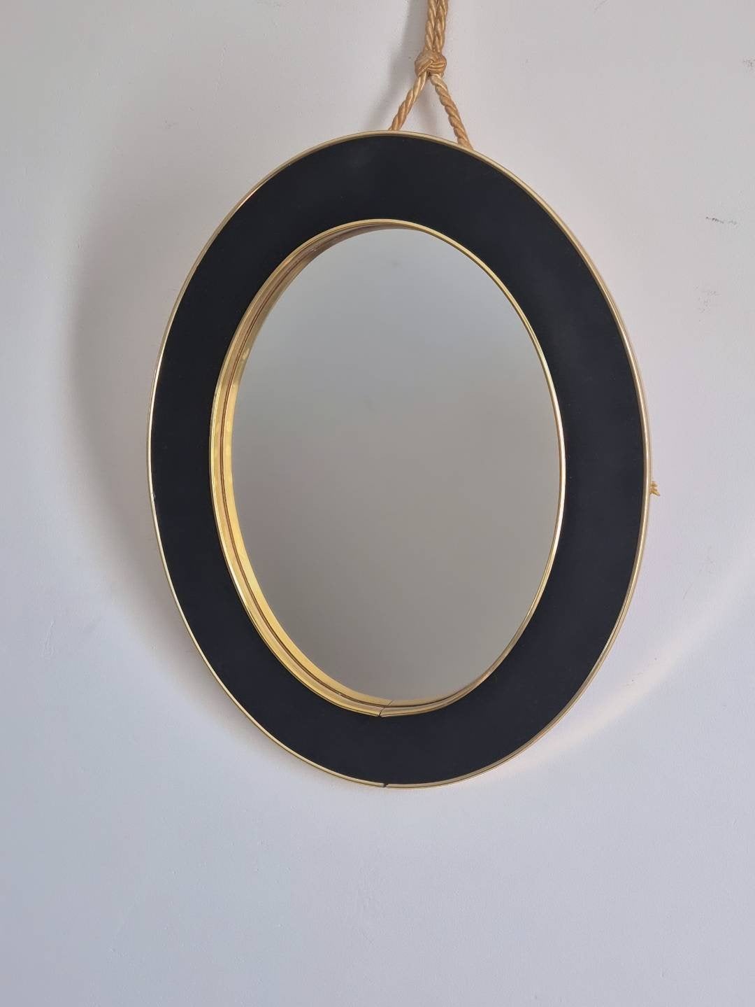 Ovale spiegel met velour zwarte omlijsting, Ophalen of Verzenden, Ovaal, Minder dan 50 cm