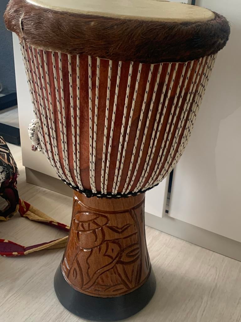 Houten Djembe met draagtas - Huid moet vervangen worden, Muziek en Instrumenten, Percussie, Ophalen of Verzenden, Gebruikt, Trommel
