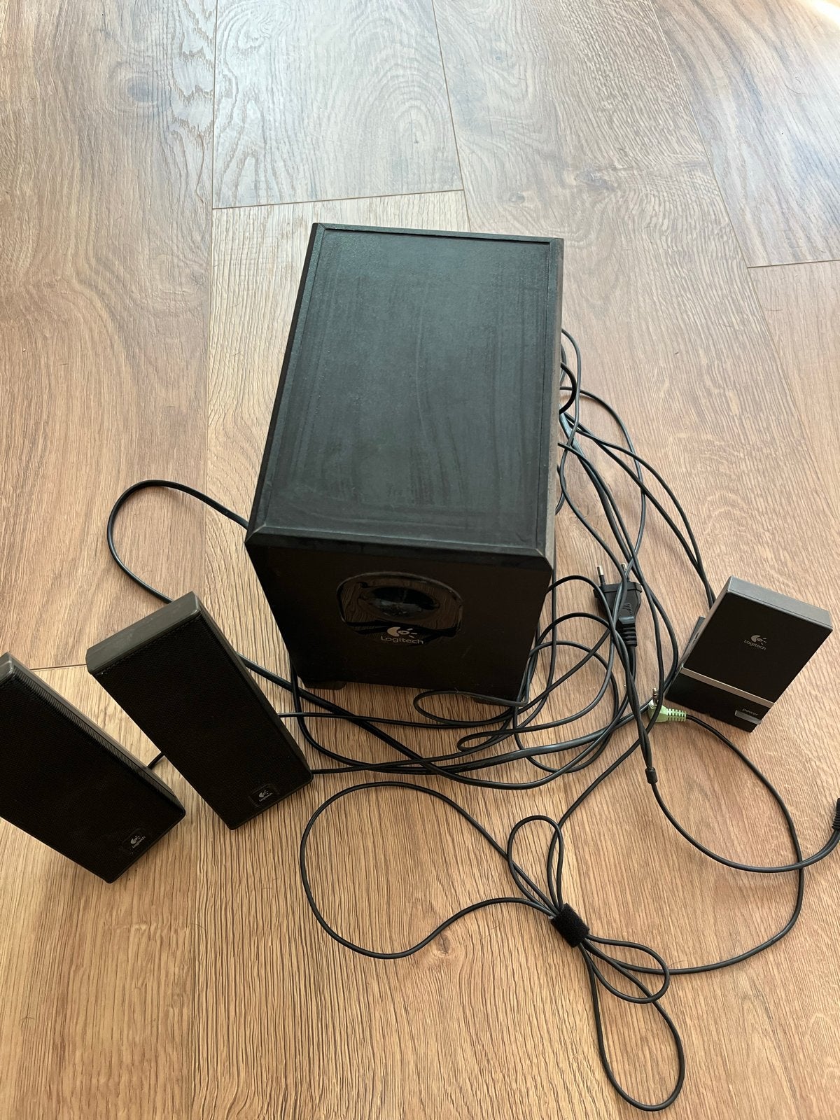 Logitech X-240 2.1 Luidsprekerset, Computers en Software, Ophalen, Gebruikt, Audiokanaal 2.1