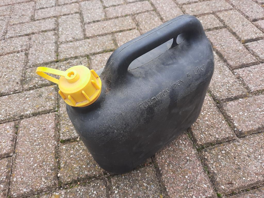 Jerrycan benzine zwart gele dop - 5 liter - één stuks -, Auto diversen, Overige Auto diversen, Ophalen of Verzenden