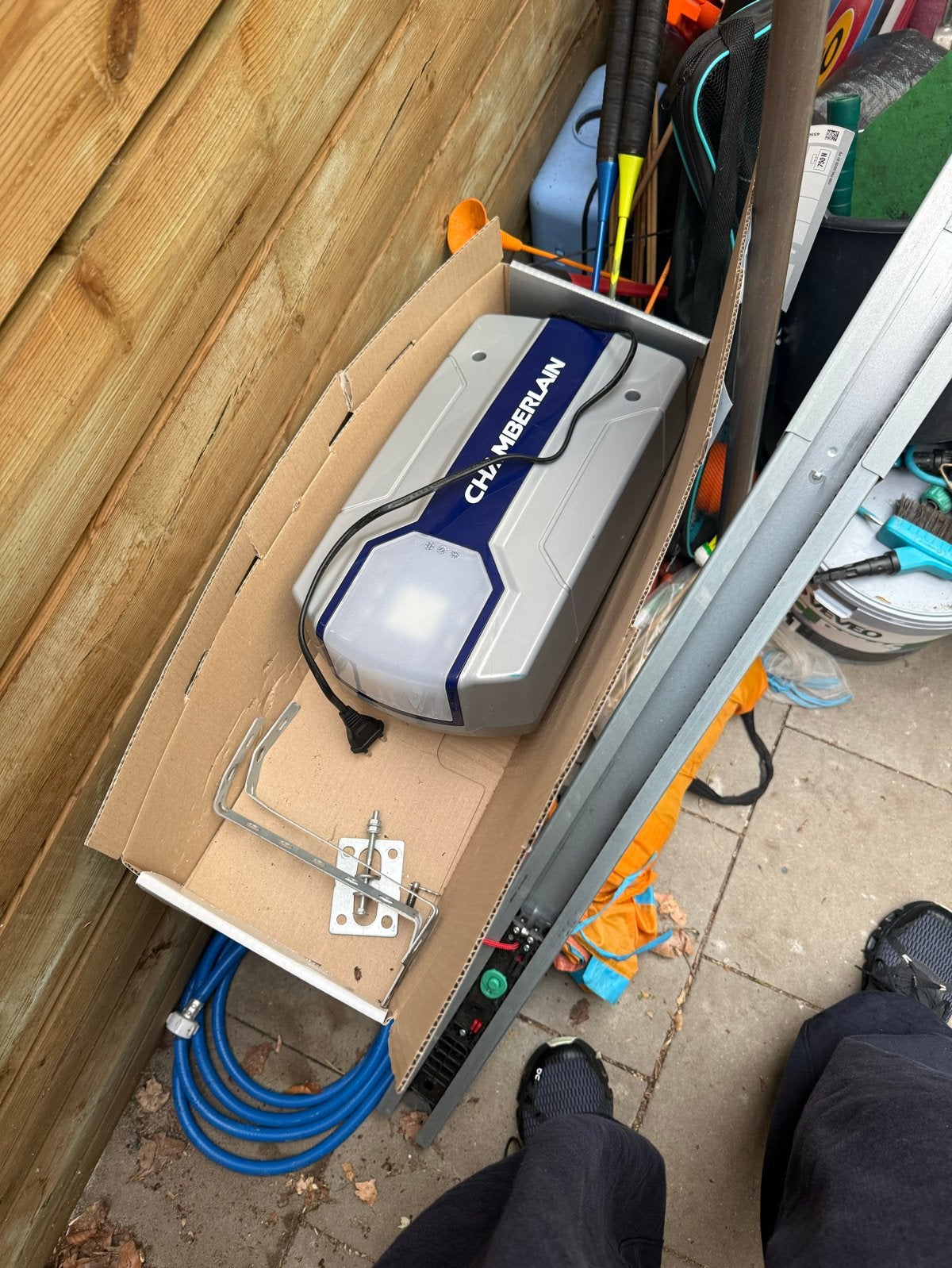 Garage motor Chamberlain met rails + 2 afstandsbedieningen, Ophalen, 120 cm of meer, Garagedeur, 215 cm of meer