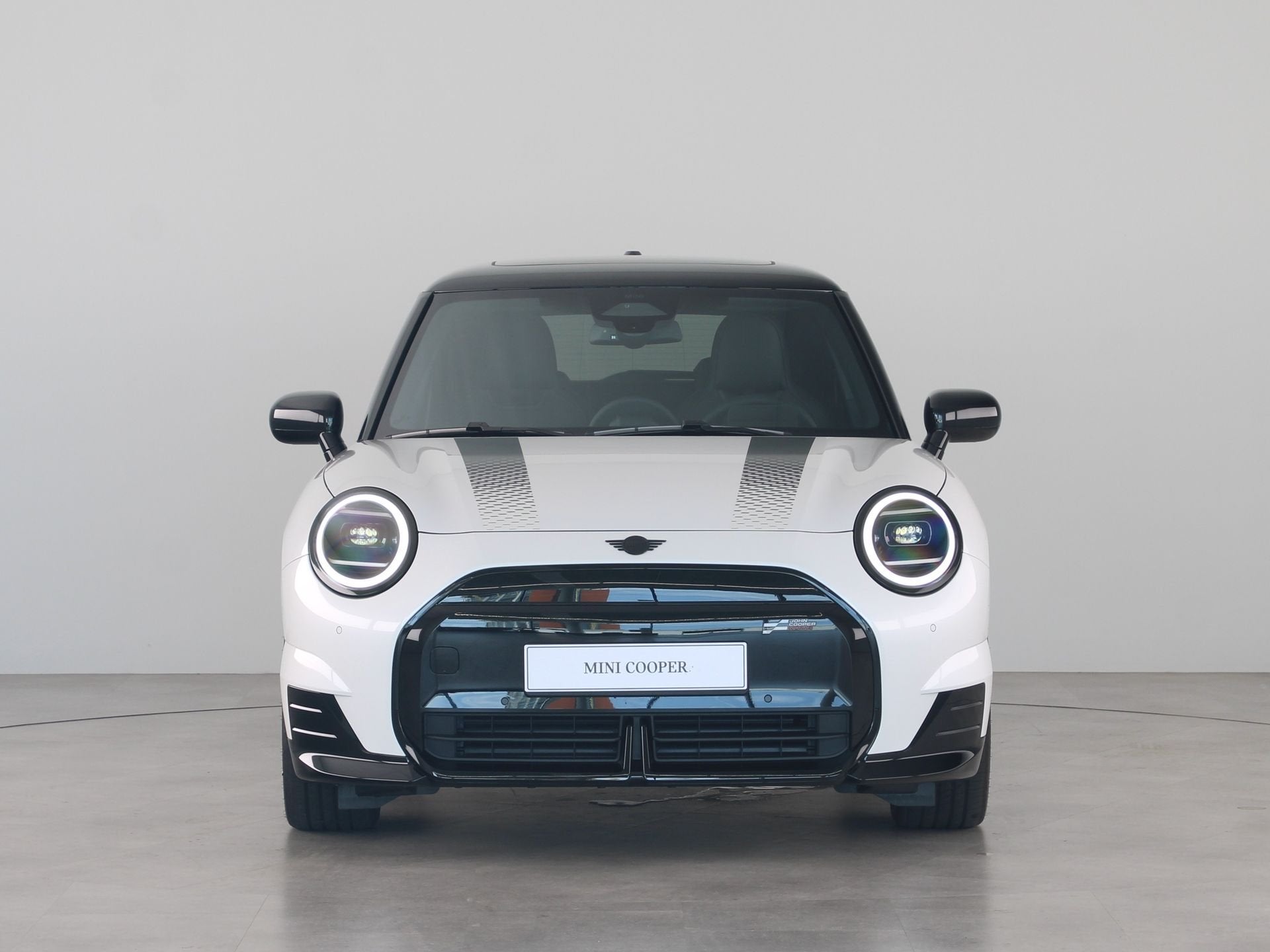 MINI Cooper E John Cooper Works Pakket L Accu conditie 100%, Dealer onderhouden, Zwart, Met garantie (alle), 4 stoelen