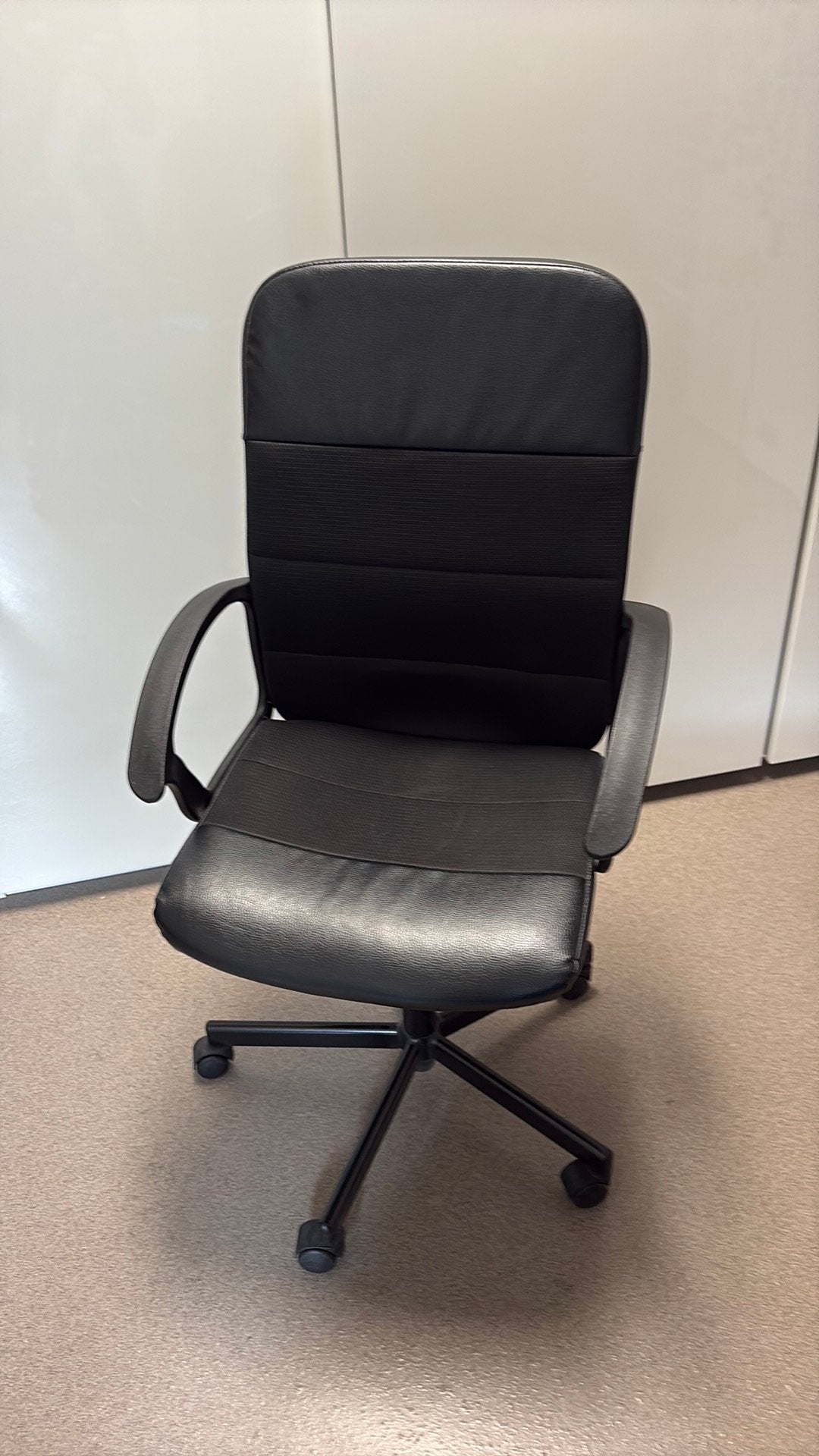 Te koop Ikea bureaustoel (Renberget), Ophalen, Zo goed als nieuw, Zwart, Bureaustoel