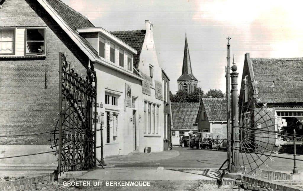 1968 Groeten uit Berkenwoude - Kerk en straatbeeld, Ophalen of Verzenden, 1940 tot 1960, Ongelopen, Zuid-Holland