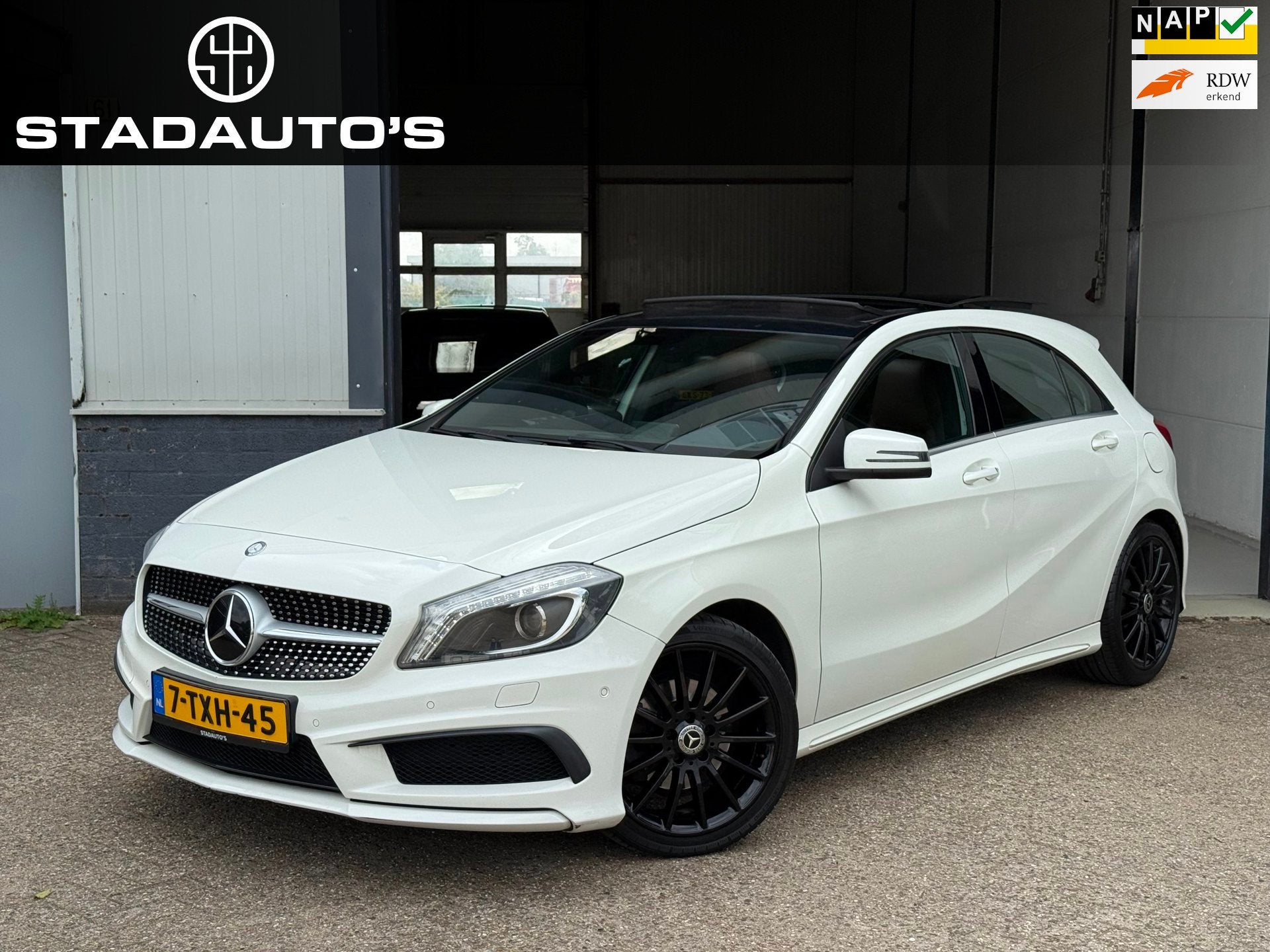 Mercedes-Benz A-klasse 180 AMG Automaat Panoramadak NAP!, Auto's, Gebruikt, 4 cilinders, Bi-Xenon koplampen, 695 kg
