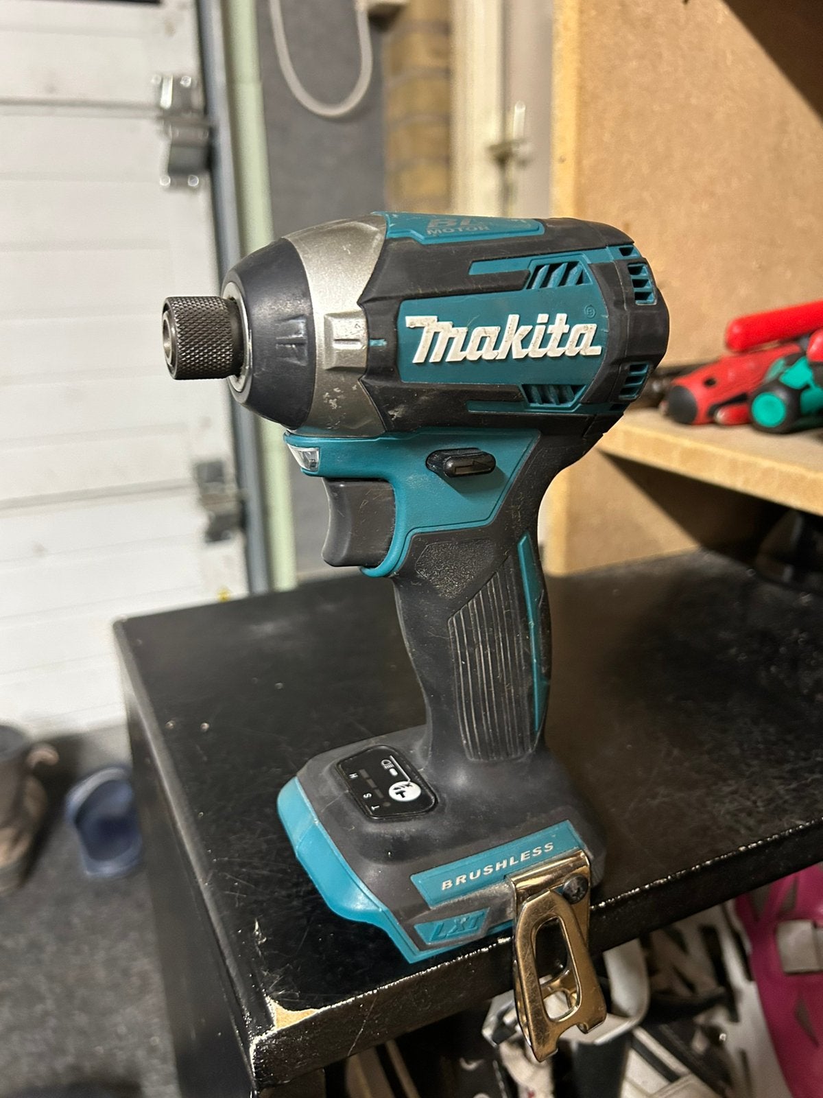 Makita DTD154 body, Ophalen of Verzenden, Zo goed als nieuw, Boor- en Schroefmachine