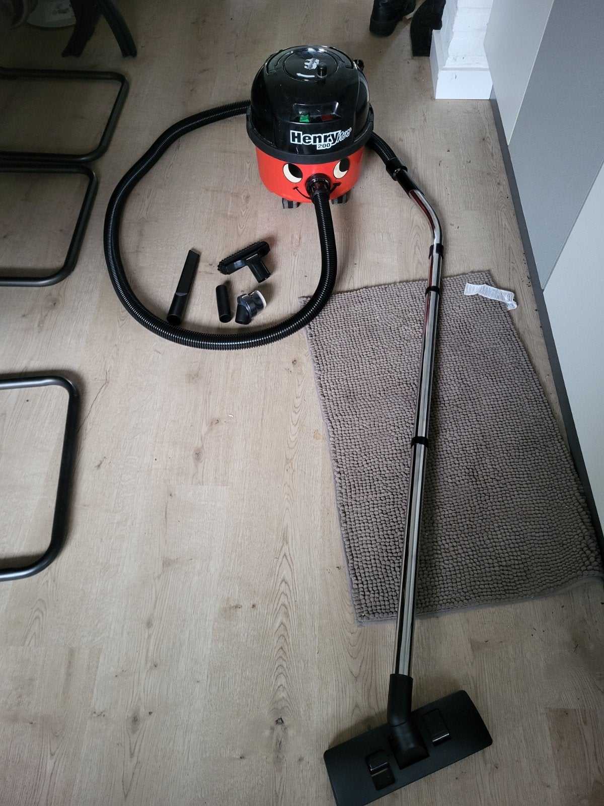 Henry  stofzuiger 1200 watt showmodel, Numatic, Zo goed als nieuw, Sledestofzuiger, Stille werking