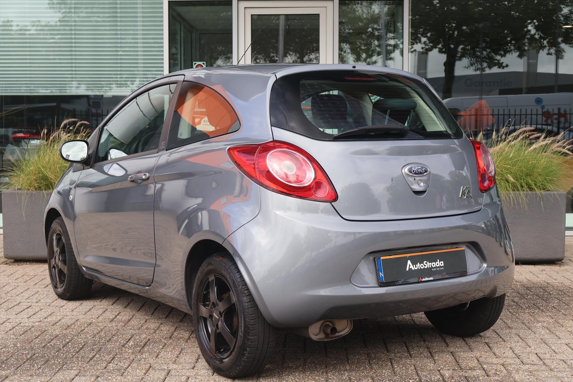 Ford Ka 1.2 Cool & Sound 69pk I Airco I NAP I APK TOT 6-2027, Auto's, Stof, Gebruikt, 4 cilinders, 4 stoelen