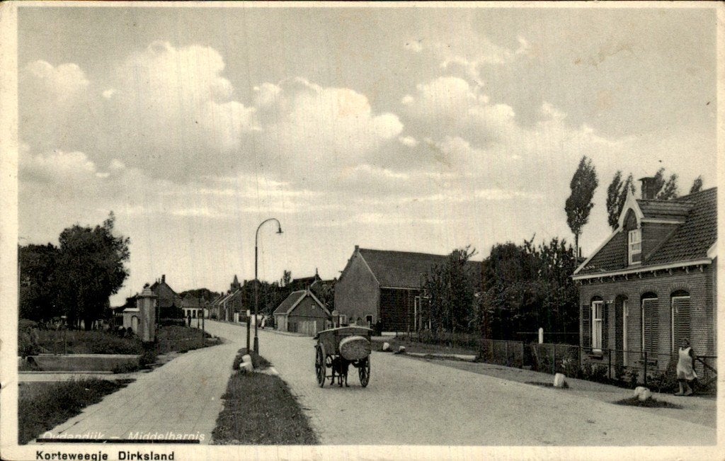 Dirksland - Korteweegje - Straatzicht, Ophalen of Verzenden, 1920 tot 1940, Gelopen, Zuid-Holland