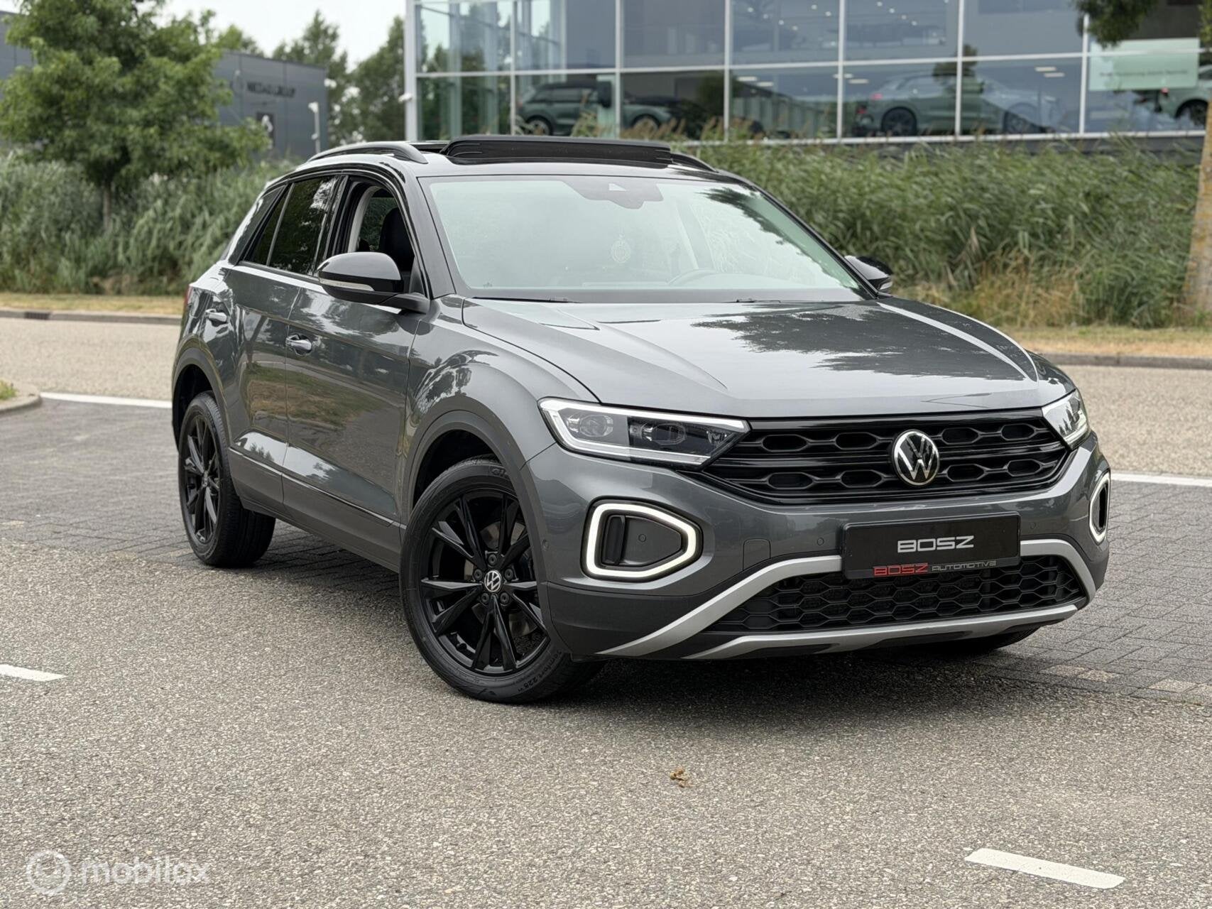 Volkswagen T-Roc 1.5 TSI DSG PANO IQ LANE KEYLESS TREKHAAK, 1498 cc, 4 cilinders, 1245 kg, Bedrijf