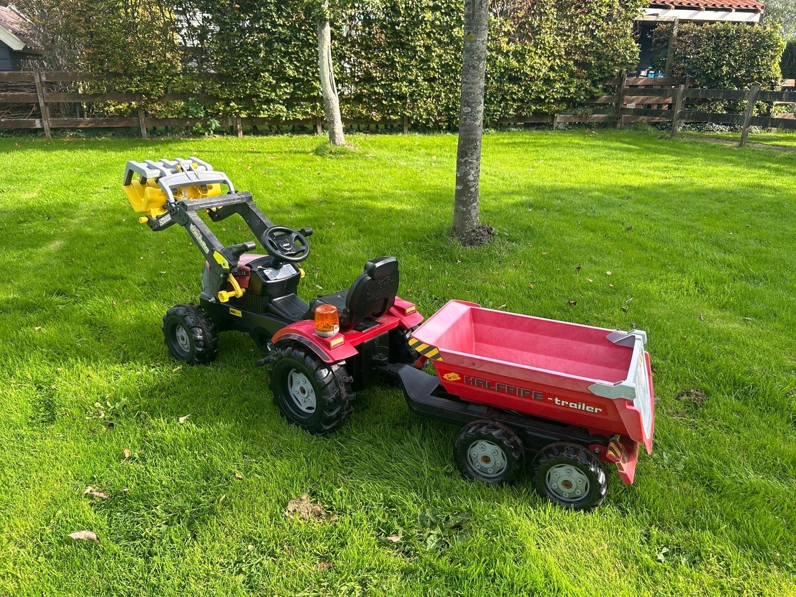 Stoere traptractor met aanhanger en voorlader, Ophalen of Verzenden, Gebruikt, Trapvoertuig