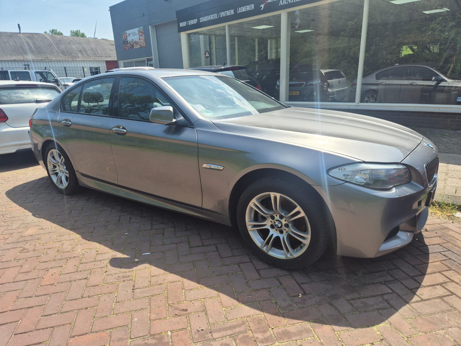 BMW 5-Serie 2.0 520I AUT 184 PK 2013 ( motor defect ), Zwart, 4 cilinders, 2000 kg, Particulier