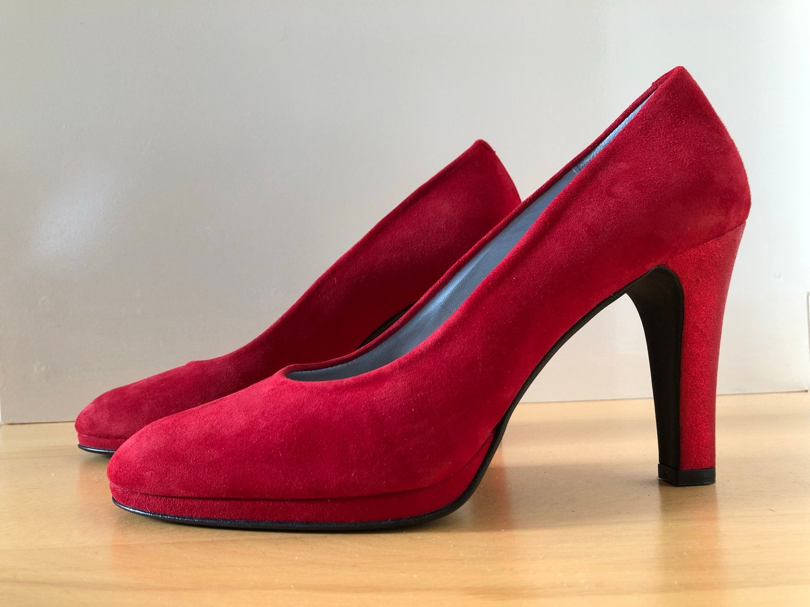 Rode suède pumps, schoenen, hoge hak 9,5 cm, maat 39, Colori, Pumps, Nieuw, Ophalen of Verzenden, Rood